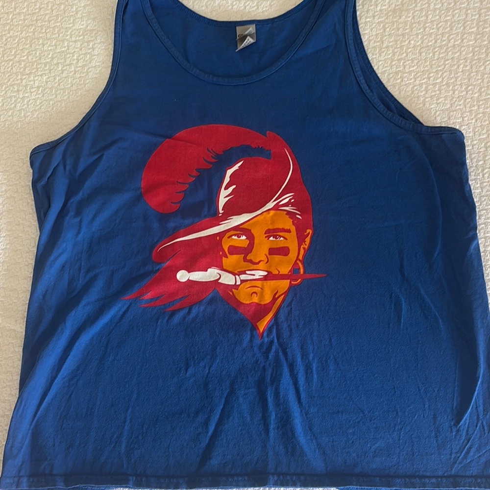 TOM BRADY Tampa Bay Buccaneers NFL Unisex Tank Top - 1976 logo - XL 🏈